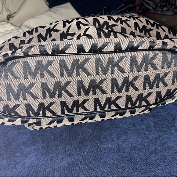 Michael kors round handled hobo handbag - Picture 7 of 7